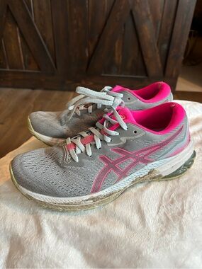 ASICS Gray and Pink Women's Athletic Running Sneakers 8.5
